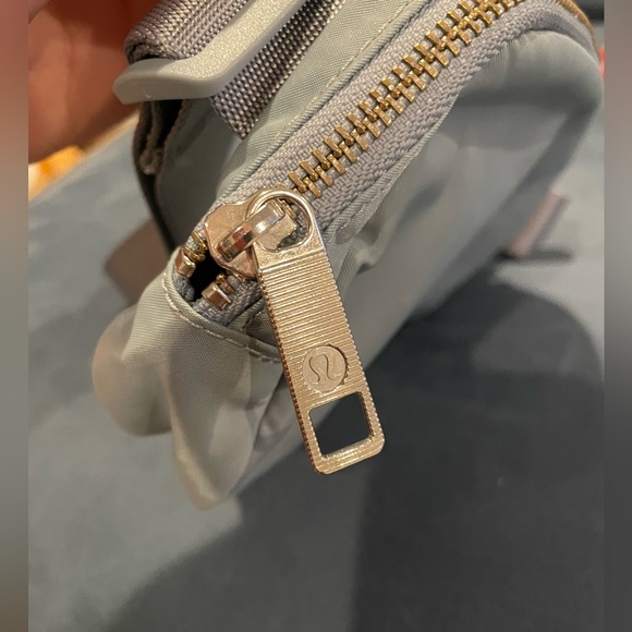 Lululemon Everywhere Belt Bag Chambray - Picture 3 of 9